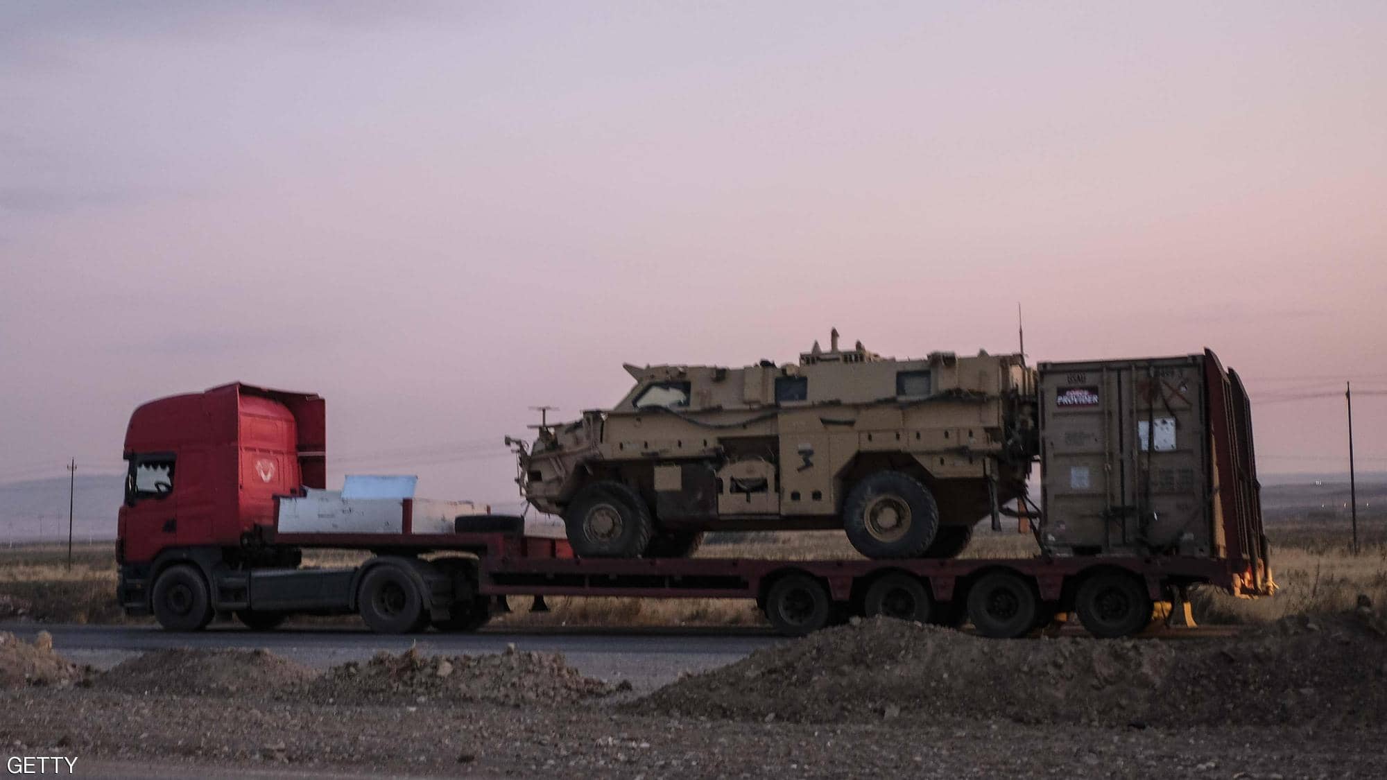 الاحتلال الأميركي يسحب قواته من الأراضي السورية باتجاه العراق (صور)