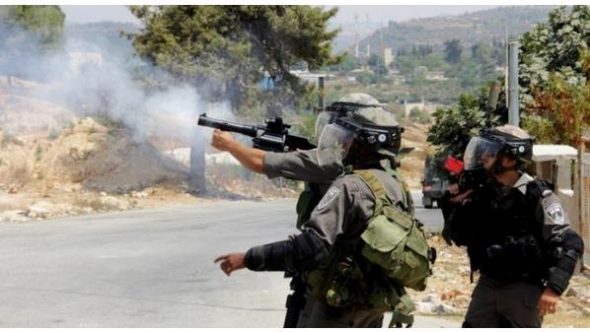 سقوط فلسطينيين بالاختناق برام الله.. والعدو الصهيوني يفرض إغلاقا شاملا
