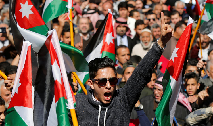 دول عربية على حافة الانفجار بسبب تردّي أوضاعها الاقتصادية.. ماهي؟