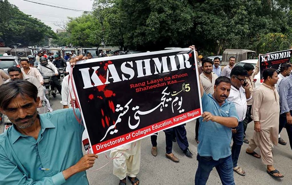 تظاهرات در پاکستان در واکنش به لغو خودمختاری کشمیر