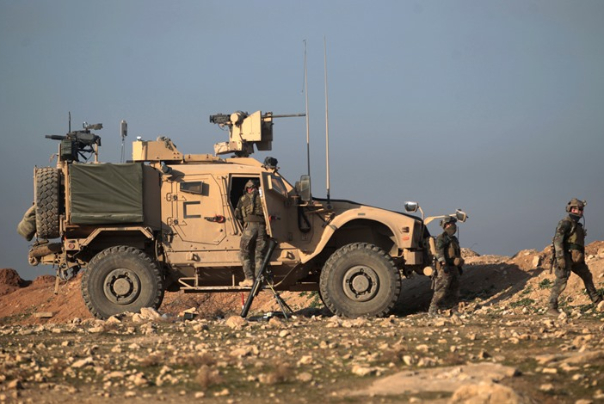 مقتل أمريكي في هجوم صاروخي على قاعدة عسكرية في العراق