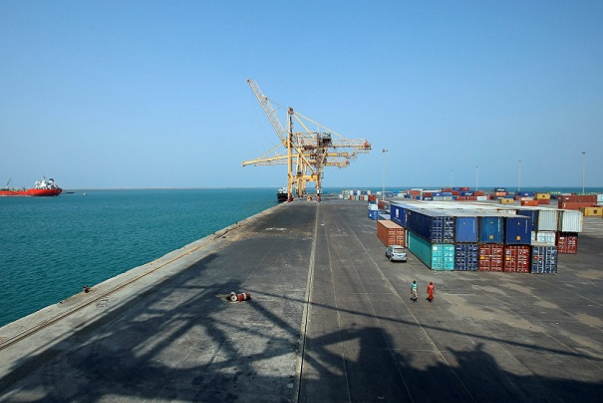 اليمن.. بوارج العدوان تمنع دخول 9 سفن نفطية لميناء الحديدة (آخر التطورات)
