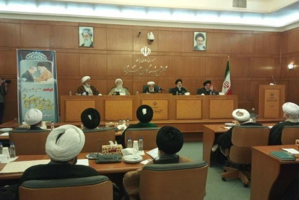 هفتمین جلسه مشترک هیأت رییسه و کمیسیون‌های مجلس خبرگان رهبری به ریاست آیت الله احمد جنتی آغاز شد.