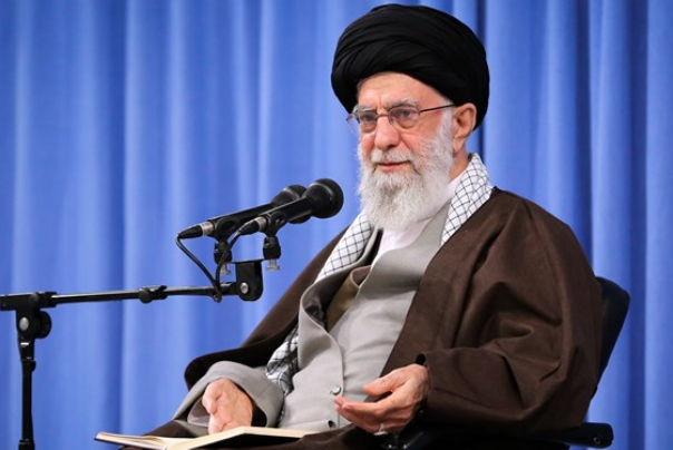 بلومبرگ: رهبر معظم ایران، ترامپ را دلقک خطاب کرد