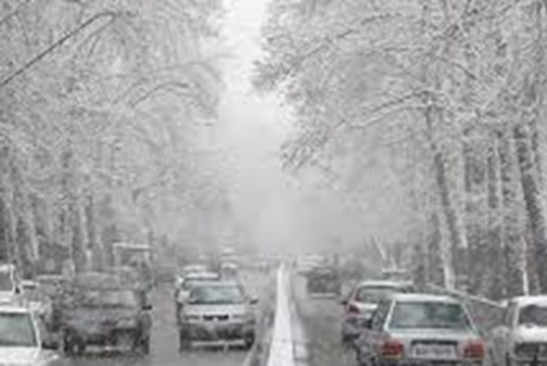 بارش برف مدارس پایتخت و برخی دیگر از شهرستان‌های استان تهران را تعطیل کرد