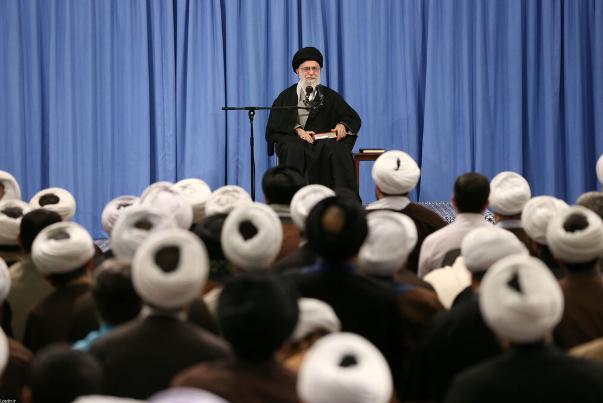قائد الثورة: الانتخابات في الجمهورية الاسلامية تؤكد ان الدين تجسيد تام للديمقراطية