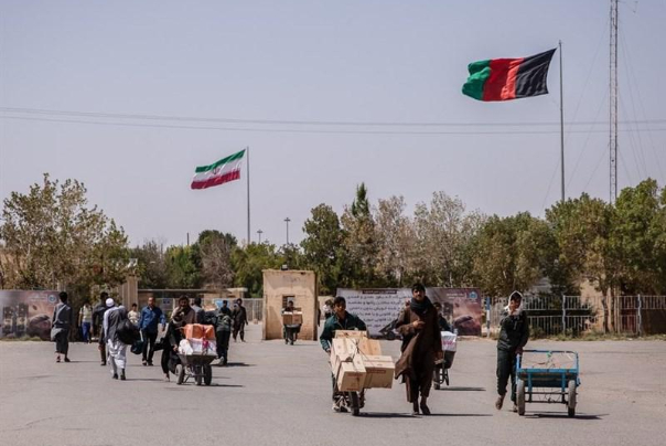 إعادة فتح الحدود البرية والجوية لأفغانستان مع إيران