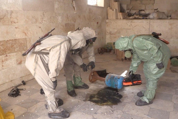 کشف مواد شیمیایی به جا مانده از تروریست‌ها در ادلب