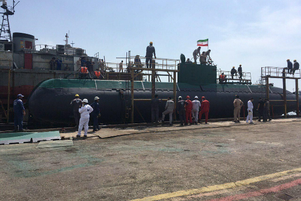 ايران تضمّ غواصة من فئة "غدير" الى أسطولها البحري