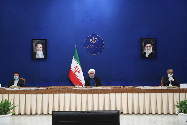 روحاني يدعو جميع الأجهزة الاقتصادية بايران لتحقيق القفزة في الإنتاج