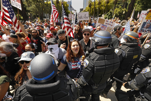 عصيان على إجراءات العزل في أمريكا وأستراليا والتزام دول أخرى