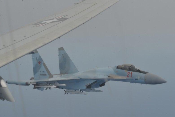 رهگیری هواپیمای جاسوسی آمریکا توسط دو سوخو 35 روس