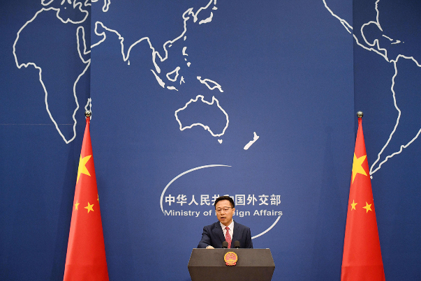 بكين تتوعّد بالردّ بالمثل على إجراءات أمريكية جديدة مرتبطة بالويغور