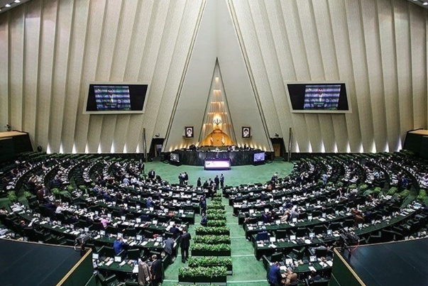 البرلمان الايراني يناقش منح الثقة لوزير التجارة والصناعة المقترح