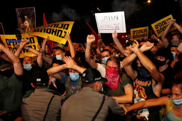 استمرار المظاهرات ضد نتنياهو والمطالبة بعدم ذهاب رحلات جوية لدول الخليج الفارسي