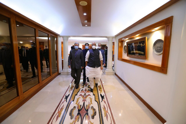 وزير الدفاع الإيراني يستقبل نظيره الهندي