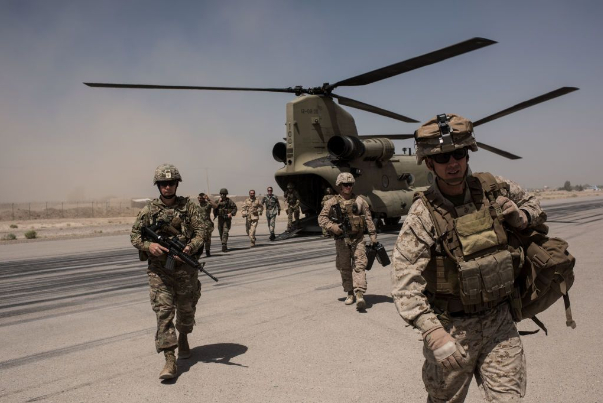 زلماي خليل زاد : عدد القوات الأمريكية في أفغانستان ينخفض لـ 4500 جندي
