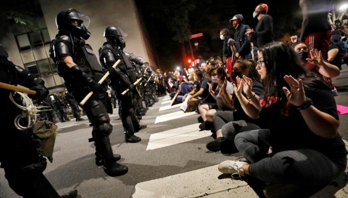 محلل أميركي: بلادنا في طريقها إلى حرب أهلية ممكنة