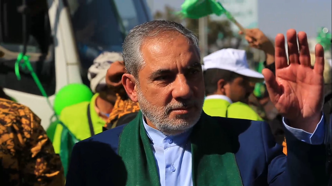 سفير ايران بصنعاء يُشارك اليمنيين فعالية المولد النبوي (فيديو)