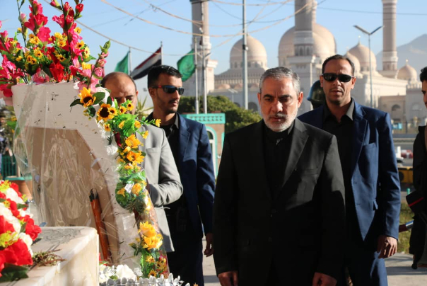 السفير الإيراني لدى اليمن يزور ضريح الشهيد الرئيس الصماد بصنعاء
