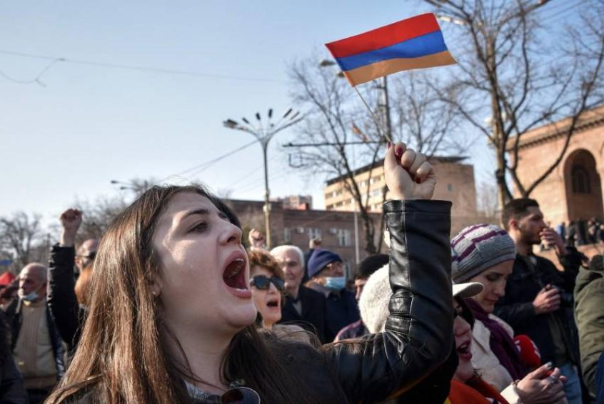 أرمينيا: الأزمة السياسية تتعمق مع رفض التصديق على إقالة رئيس الأركان