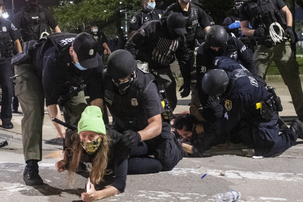 زيف الديمقراطية الامريكية..