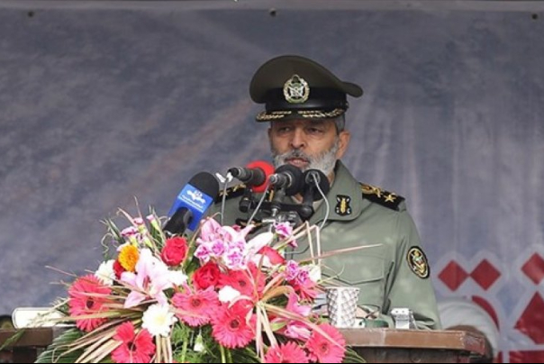اللواء موسوي لقائد الثورة الاسلامية: حاضرون في الميدان بقيادتكم الحكيمة