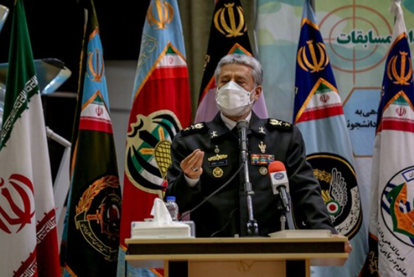 قائد عسكري: مراكز ايران العلمية قادرة على انتاج العلوم البحرية
