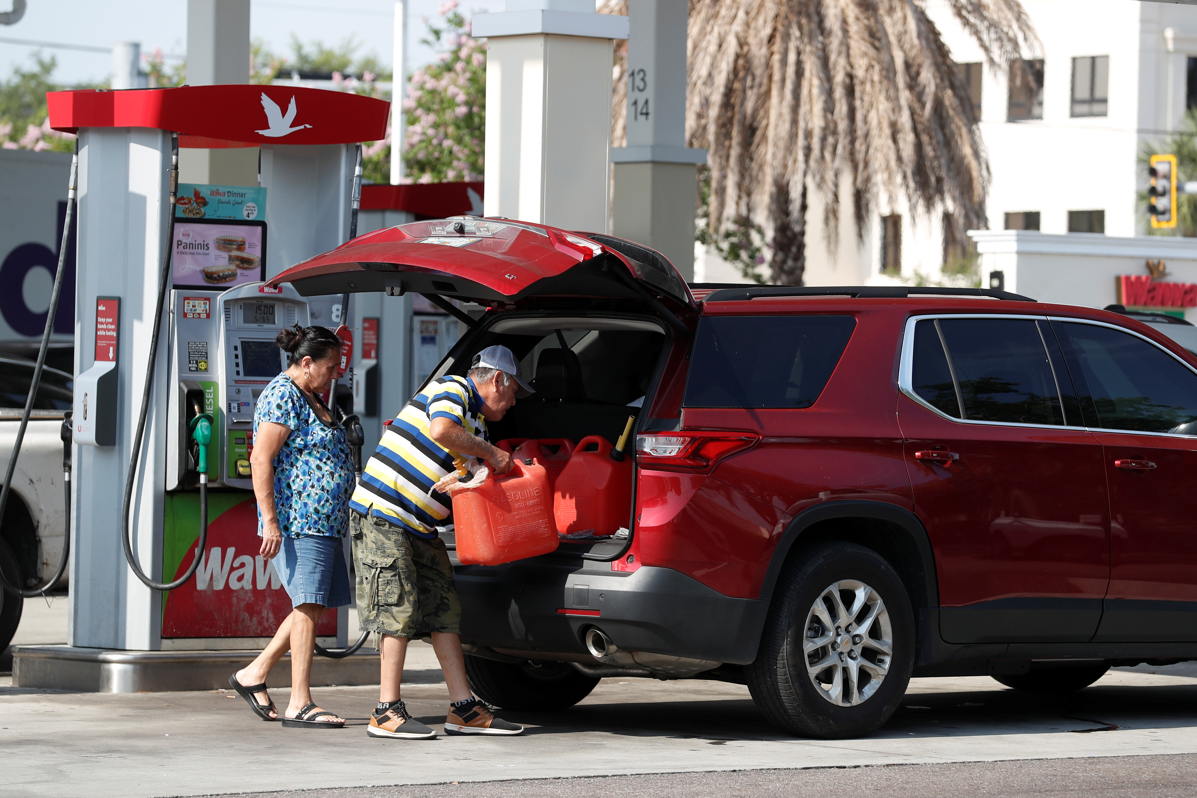 87 درصد پمپ بنزین‌های آمریکا تعطیل شدند