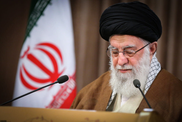 آیت‌الله خامنه‌ای: دولت‌های مسلمان باید صادقانه وارد میدان حمایت از فلسطین شوند