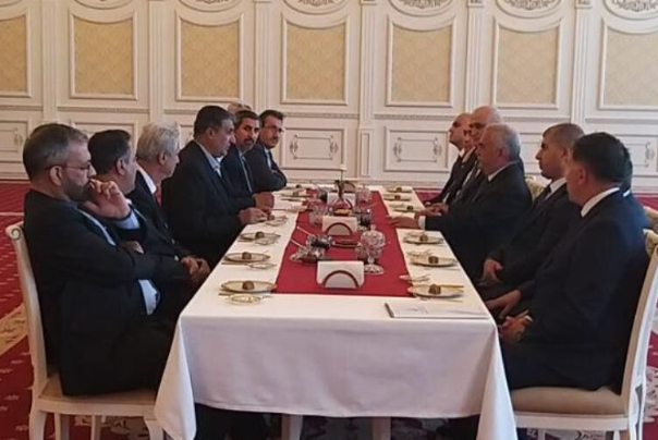 ايران تبحث مع جمهورية اذربيجان تعزيز التعاون الطرقي والسككي