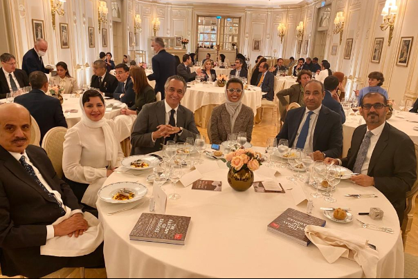 وزير الثقافة يلتقي نظيرته الإماراتية في باريس ويبحث معها عدداً من القضايا المشتركة