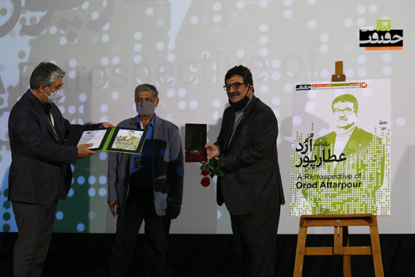 تكريم حماسي للمخرج الوثائقي الايراني ارد عطاربور في سينما الحقيقة الـ15