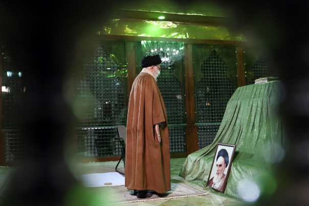 Лидер Исламской революции посетил мавзолей Имама Хомейни