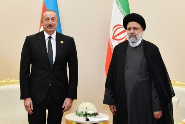 Алиев поздравил Президента Ирана по случаю Дня победы исламской революции