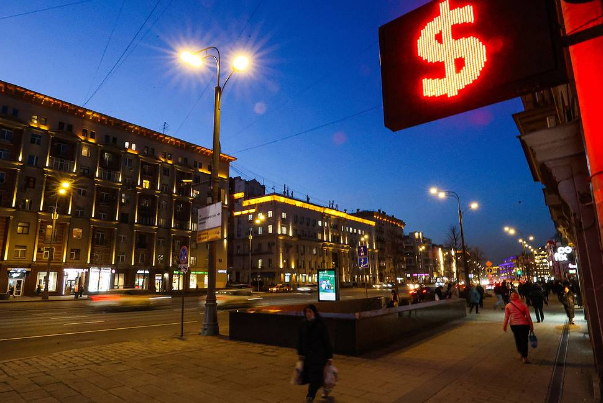 Курсы доллара и евро на Мосбирже обновили исторический максимум