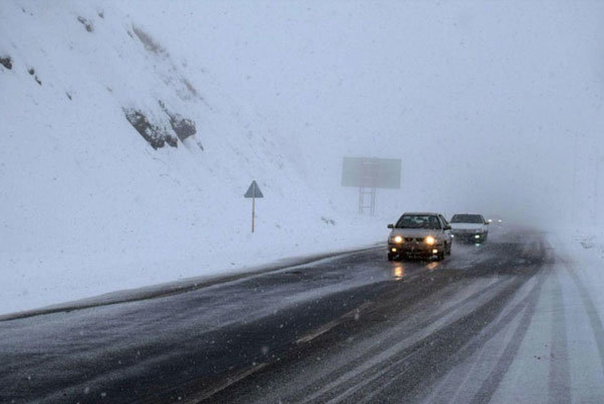 بارش برف و باران در جاده‌های 17 استان کشور