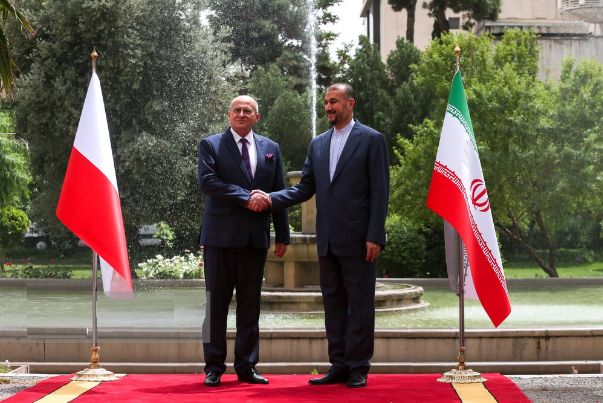 عبداللهيان يدعو لحلّ الأزمة الأوكرانية سياسياً