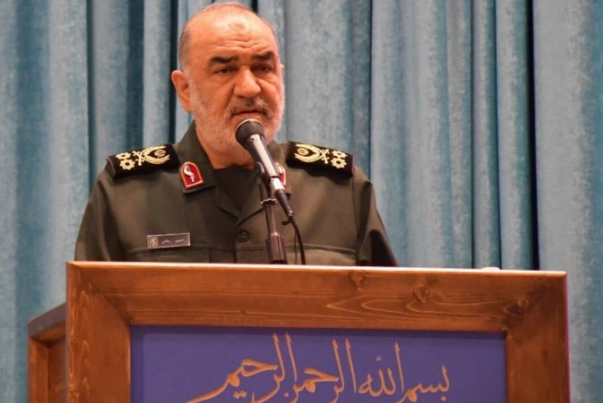 Генерал Салами: Независимость страны зависит от того, чтобы оставаться на арене защиты революции