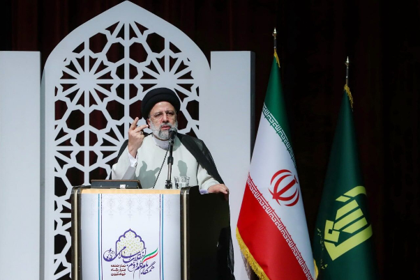 Раиси: Иран никогда не покидал стол переговоров