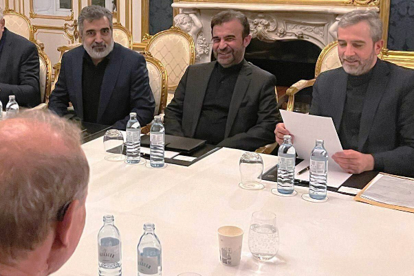 Иранские переговорщики провели встречу с Мора в Вене