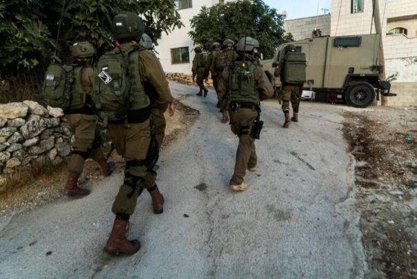 הכיבוש פתח במסע מעצרים ופשיטות במספר אזורים בגדה המערבית