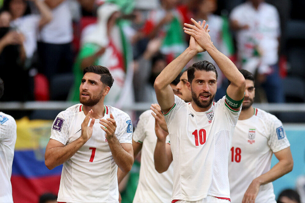 Раиси поздравил иранских футболистов с победой над командой Уэльса