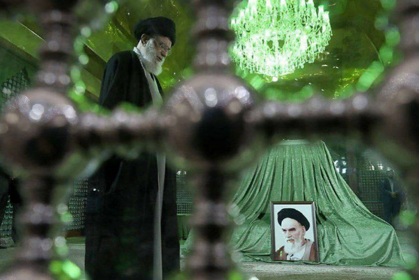 حضور رهبر انقلاب اسلامی در مرقد امام خمینی (ره) و گلزار شهدا
