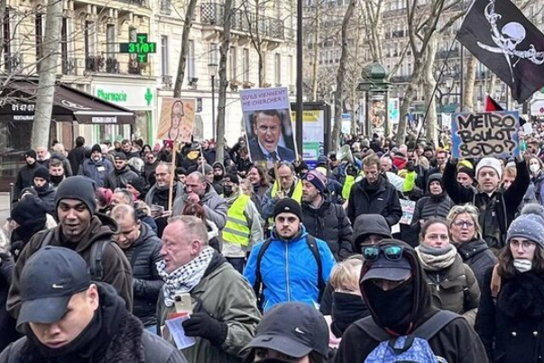 تظاهرات فرانسوی‌ها علیه اصلاحات مکرون، پاریس را فرا گرفت