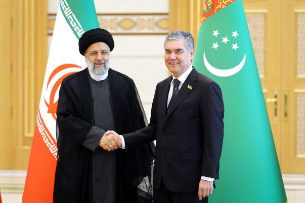 رئيس مجلس المصلحة التركمانستاني يصل إلى طهران
