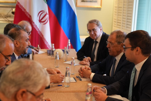 Главы МИД Ирана и РФ провели переговоры в Кейптауне