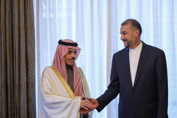 Главы МИД Ирана и Саудовской Аравии провели переговоры в ЮАР