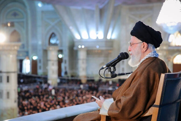 Верховный лидер революции: имам Хомейни (да прибудет с ним милость Аллаха!) - один из лидеров истории