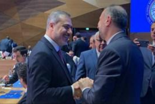 محادثات بين وزيري الخارجية الايراني والتركي في باكو